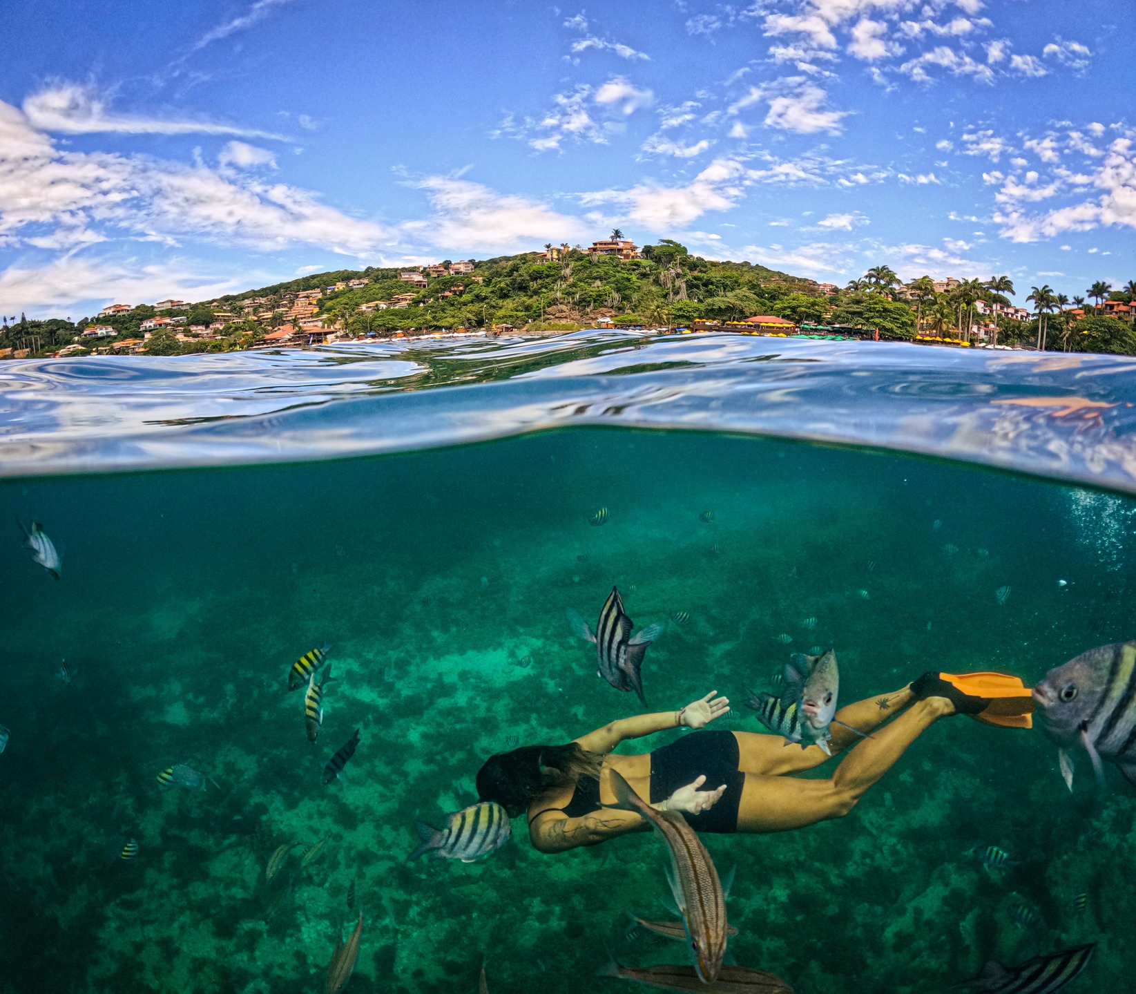 Mergulho com snorkel em Búzios com peixes e águas claras
