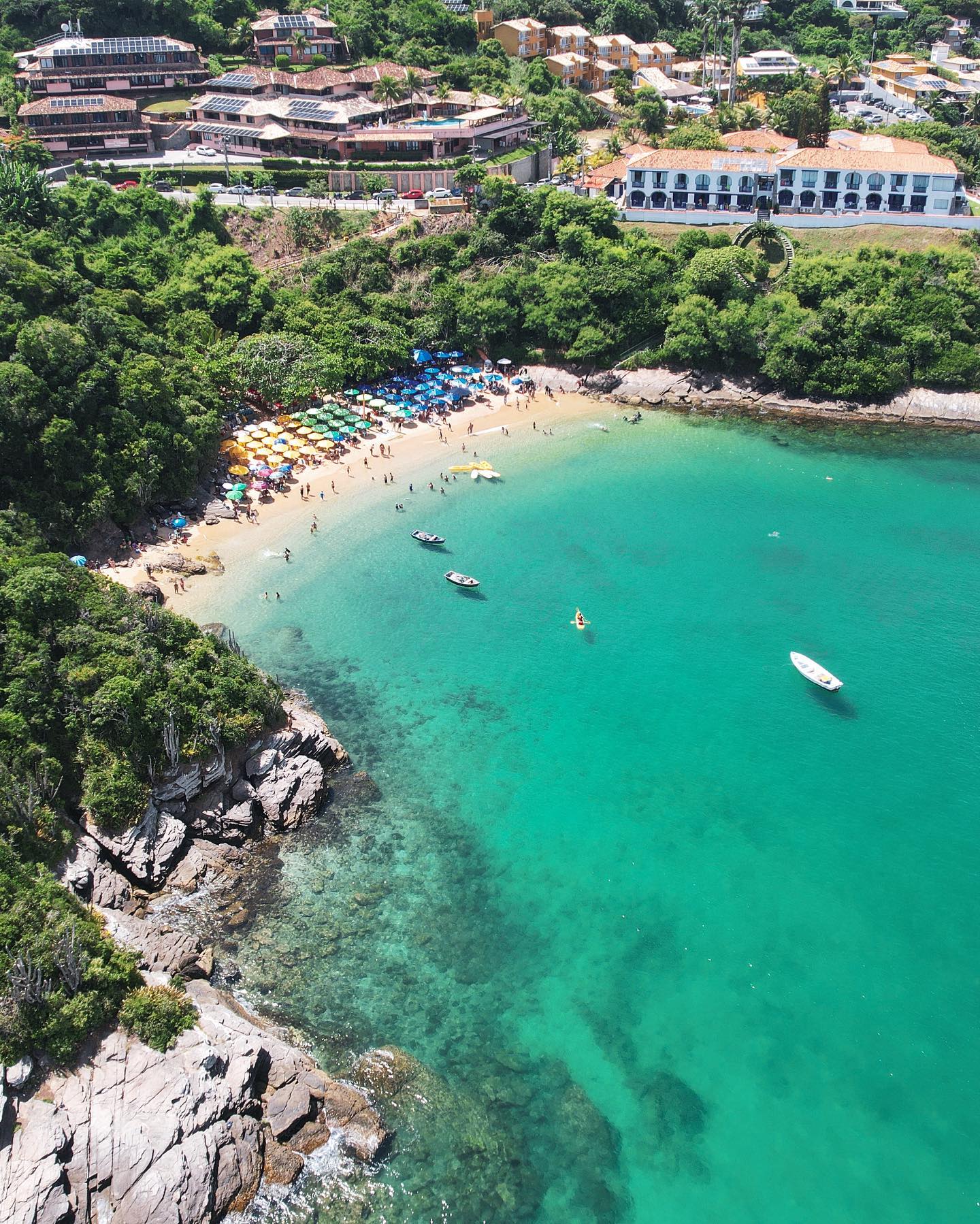 Praia de João Fernandes vista do barco em Búzios