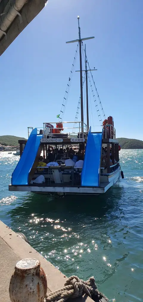 Passeio de escuna e buggy em Búzios — combo terra e mar para conhecer a cidade inteira em um dia