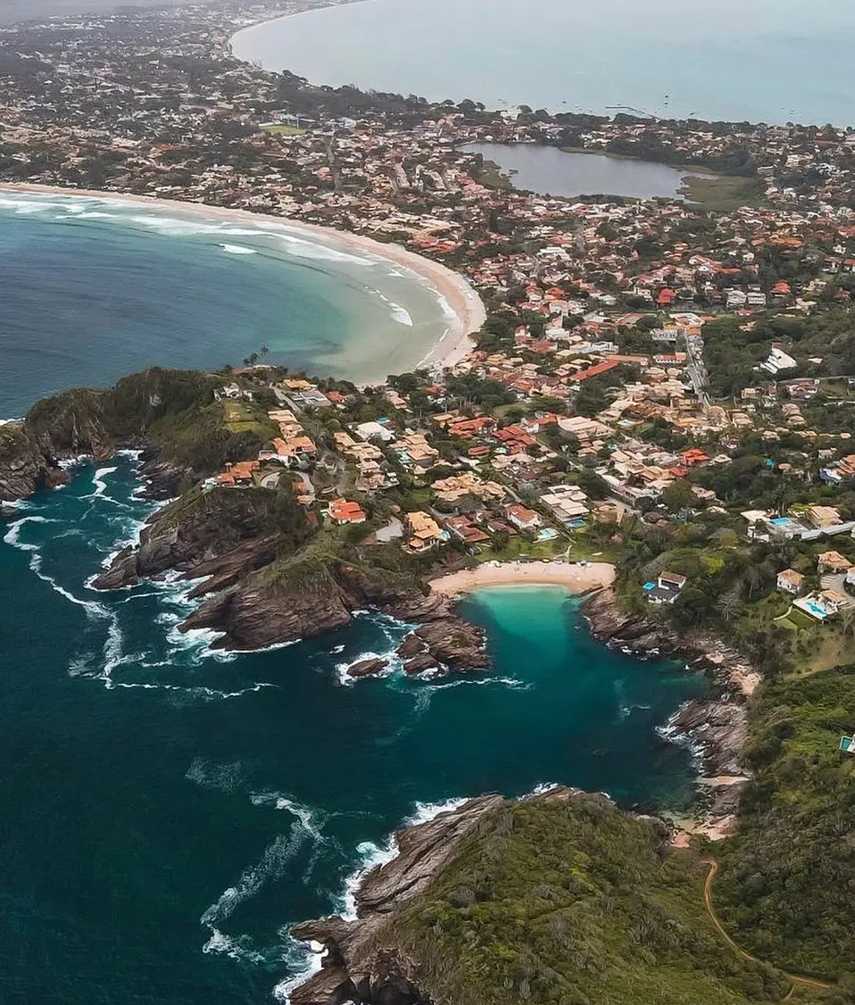Vista panorámica de Búzios para viajeros que visitan la ciudad por primera vez — playas y miradores de la península